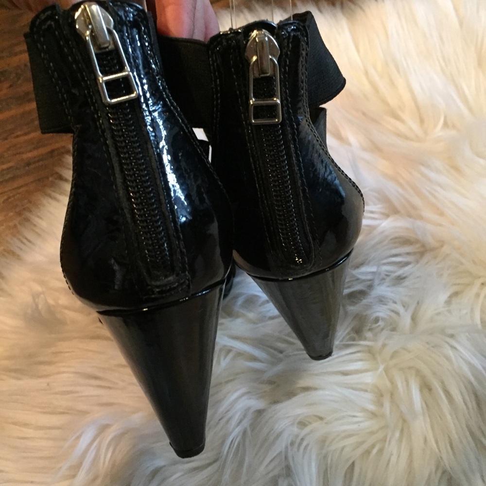 •Pour La Victoire• Caitlin Strappy Heels in Black - Picture 6 of 8